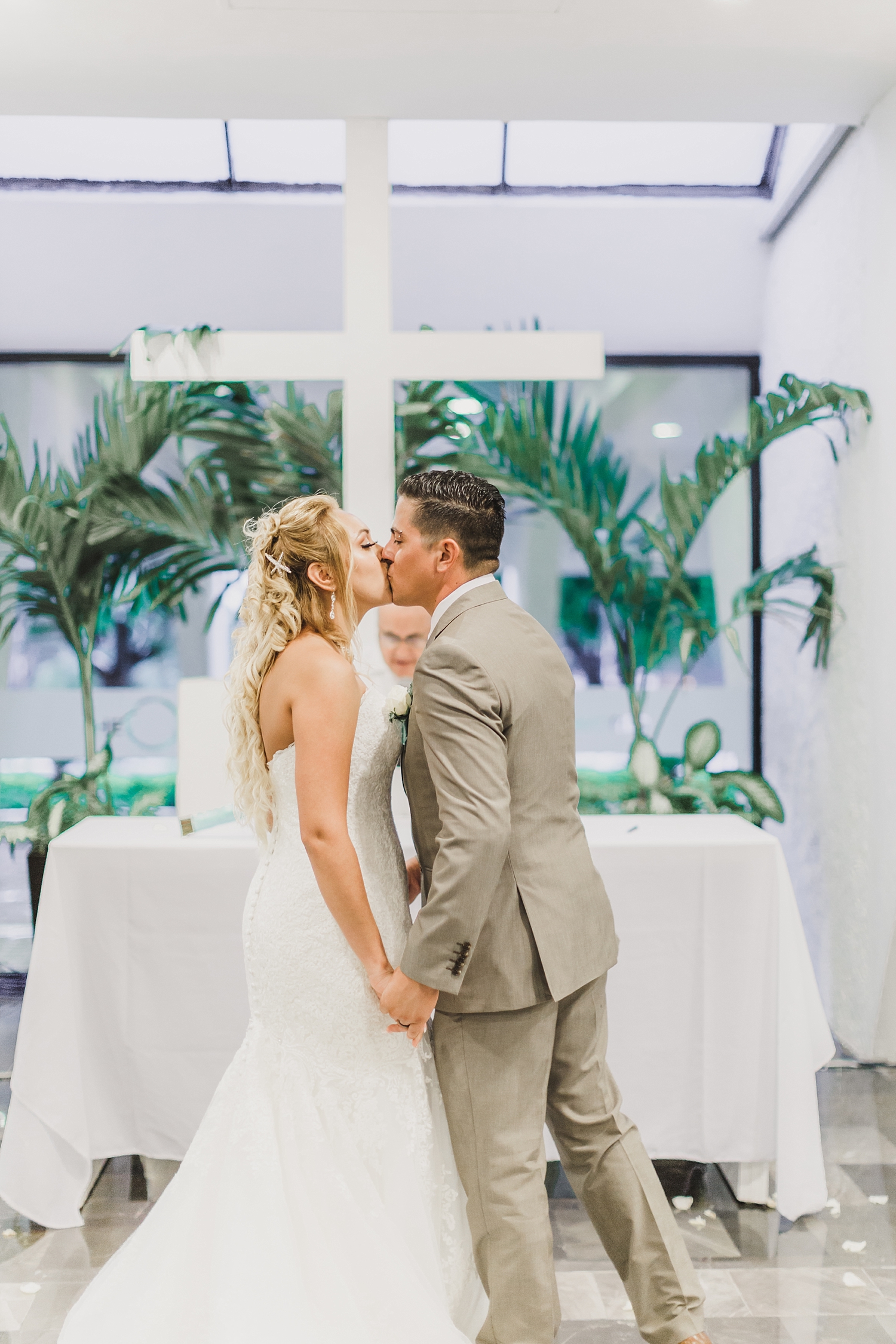 bride and groom first kiss in Cancun wedding